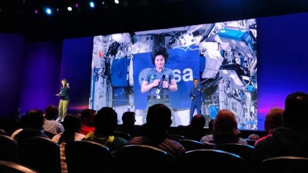 Pioneers of tomorrow live talk with the ISS