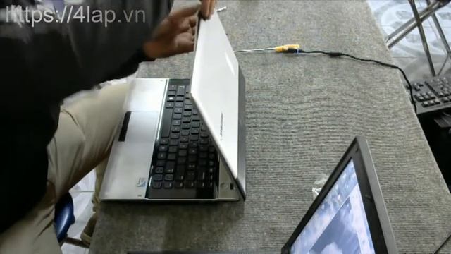 Hướng dẫn thay thế sửa chữa tháo lắp màn hình laptop Samsung RC408 4lap.vn смотреть онлайн