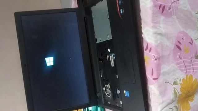 Remove Battery from Lenovo IdeaPad 100 (Safely) смотреть онлайн