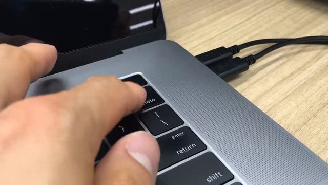 Butterfly Keyboard Noise from MacBook Pro 2016 смотреть онлайн