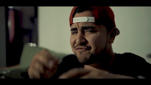 Microphone - Juan G B Uneek, KD смотреть онлайн