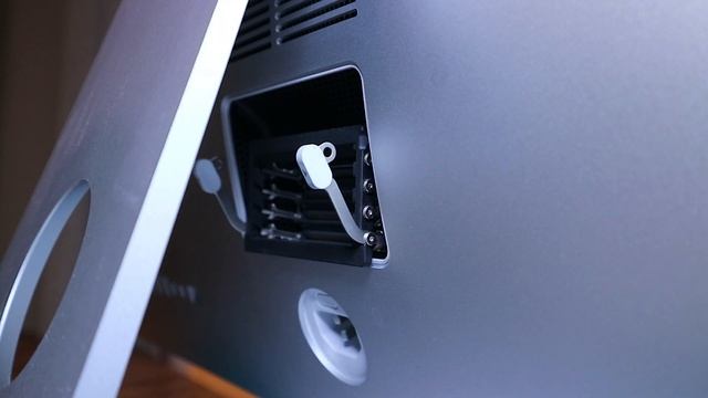 HOW TO CHANGE OR INSTALL MEMORY IN AN IMAC RETINA 5K 27-INCH (LATE 2015) | Chey.A.Shutterbug смотреть онлайн
