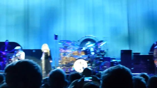 Sisters of the moon - Fleetwood Mac (25 September 2013) O2 Arena London смотреть онлайн