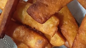 Хрустящие картофельные палочки! 
Мама готовит.