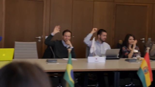 In-house classes: Simulation games and design thinking смотреть онлайн