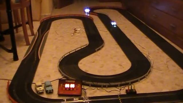 Scalextric - Seat Panda vs Seat 600 abart - adelantamientos antes de chicane смотреть онлайн