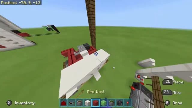 Popout Hidden Staircase in Minecraft Bedrock!!! Easy and Compact смотреть онлайн