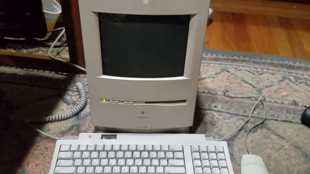 Macintosh Color Classic distorted startup chimes (possessed by demons) смотреть онлайн