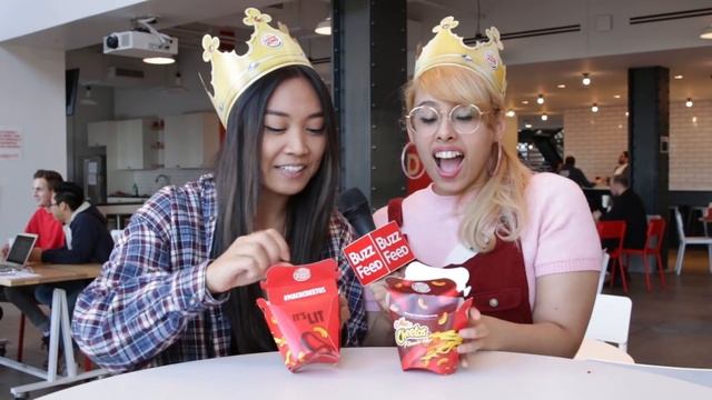People Try Burger King's Flamin' Hot Mac N' Cheetos смотреть онлайн