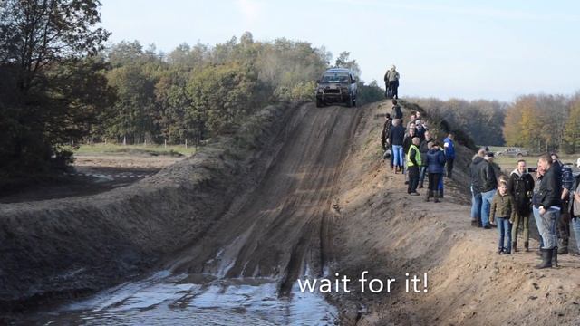 Off-road Day With Land Rover 109 and More! смотреть онлайн