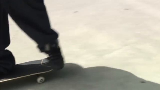 Dereks Skate Shop: How to do Kick Turns смотреть онлайн