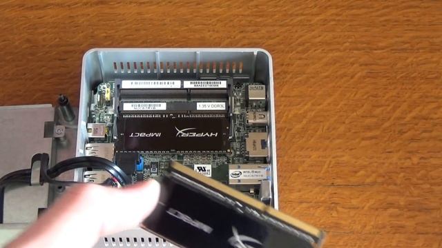 Intel NUC NUC5i7RYH Unboxing and Setup смотреть онлайн