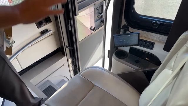 2024 Newmar Mountain Aire 3825 525 Horse Power смотреть онлайн