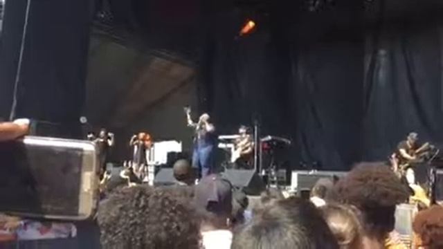 Dumb and bust windows out your car live смотреть онлайн