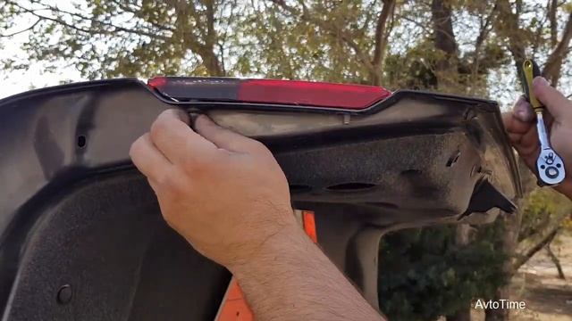 Снятие Задней Фары в Крышке Багажника Мерседеса w210 смотреть онлайн