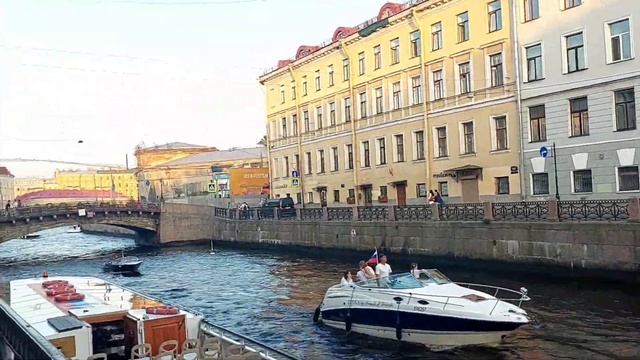 Набережная реки Мойки, или по-ижорски "Муя", что означает "грязная". Красавица "Муя" сегодня ♥️ смотреть онлайн