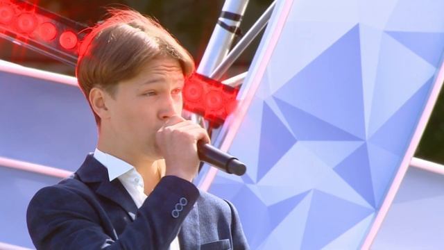 Музыка А.Пахмутовой слова Н.Добронравова "Русский вальс" - исп. Семён Штепа (00:40)) смотреть онлайн