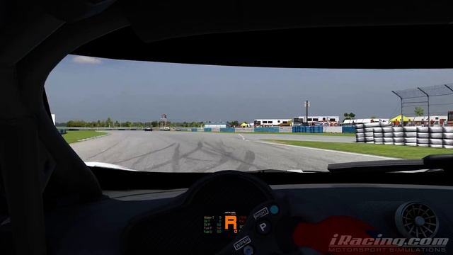 iRacing: Motorsport Simulator смотреть онлайн