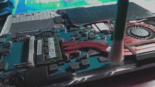 Samsung AtivBook 4 disassembly smontaggio, pulizia e upgrade SSD e RAM смотреть онлайн