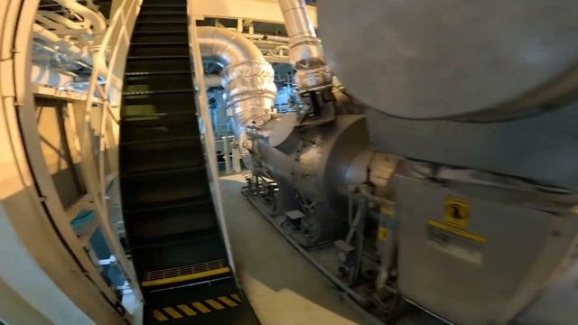 ENGINE Room Tour of Tanker Ship /जहाज का इंजन रूम смотреть онлайн