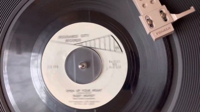Mary Mundy- Open up your heart￼ смотреть онлайн