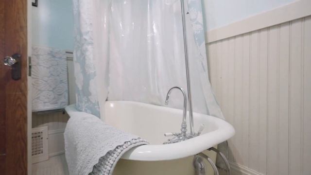 Lovely Highland Square home in Akron Ohio смотреть онлайн