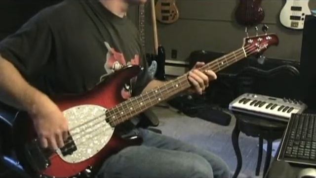 Fleetwood Mac - Don't Stop bass cover смотреть онлайн