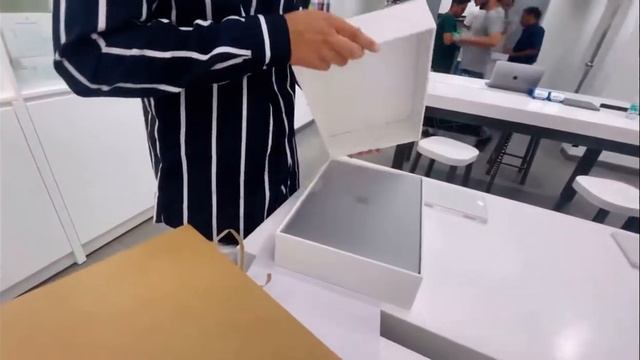 UNBOXING! MY NEW MACBOOK @iNvent Apple Store Karnal смотреть онлайн