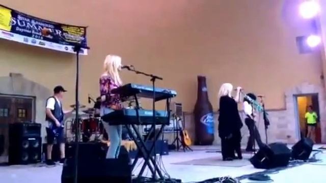 Fleetwood Max - The Definitive Fleetwood Mac Tribute - Rhiannon - Live смотреть онлайн
