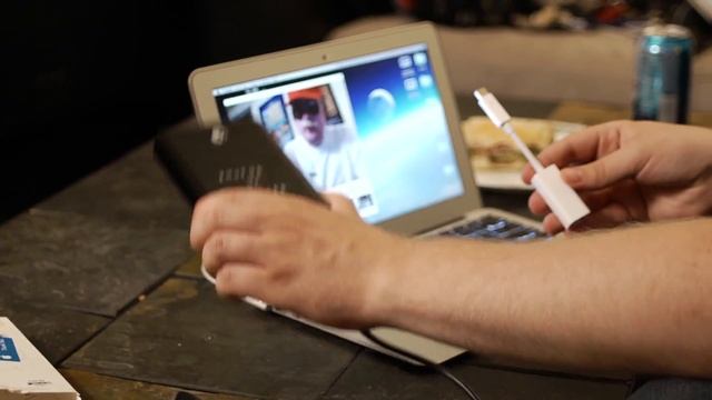 Apple Thunderbolt to Firewire Adapter Unboxing - Tech Talk Time Tidbit with Miklos Mahanahan смотреть онлайн