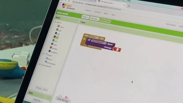 Teach Daughter to Use App Inventor - Android Programming смотреть онлайн