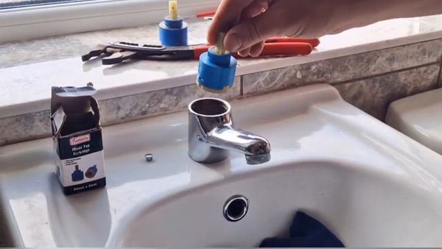 How To Replace A Single Lever Mixer Tap Cartridge (in 3 Minutes) смотреть онлайн