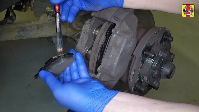 How to Replace the front brake pads on the Land Rover Defender 2007 to 2016 смотреть онлайн