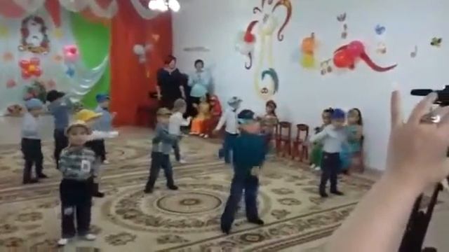 Танец  Арсена садик