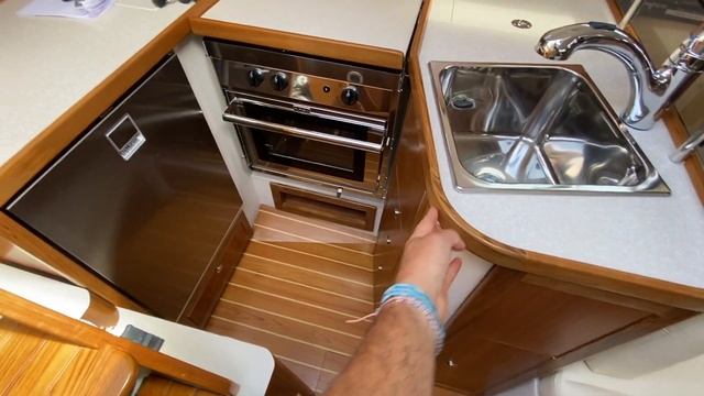 New Catalina Yachts 315 Sailboat Video Walkthrough Review By: Ian Van Tuyl in California смотреть онлайн