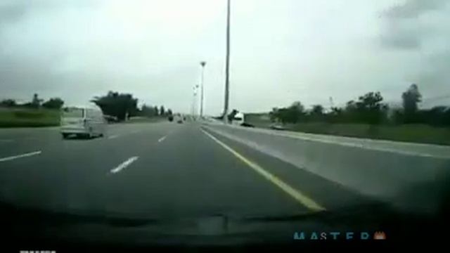 Вылетел через лобовое стекло. смотреть онлайн