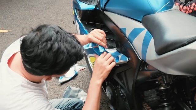 100 RIBU CHALLENGE: LEPAS DECAL STIKER BODY BANYU BIRU GSX-R150 смотреть онлайн