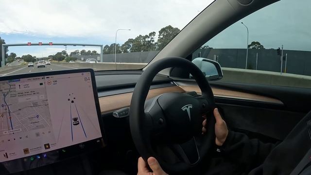 Testing Auto Pilot on the M4 - Tesla Model Y Australia смотреть онлайн