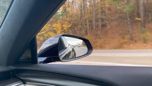 Tesla Plaid vs Street Bike смотреть онлайн