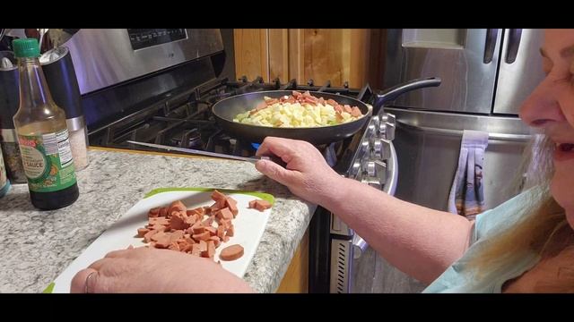 Stir fry sausage and potato skillet Dollar tree week #budgetmeals #easymeals смотреть онлайн