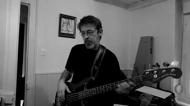 Fleetwood Mac, Dreams ( part 1) bass cover + sections смотреть онлайн