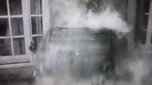 MOV02432 ( A Man Falling out The window ) смотреть онлайн