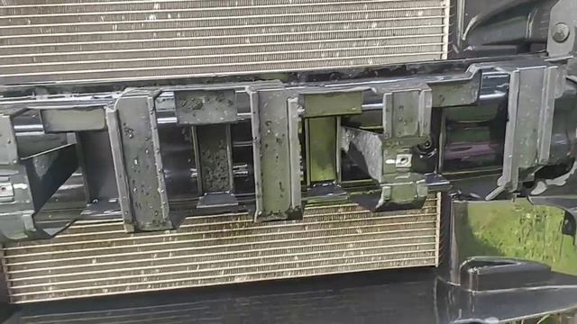 Установка защитной сетки радиатора на Весту СВ Кросс НГ. смотреть онлайн