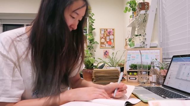 Studio Vlog ✧14: Running My Etsy Store, Packing Orders, Unboxing New iMac, & A Small Picnic Outing~ смотреть онлайн