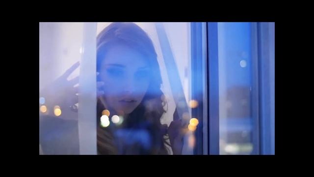 Алекс Боголюбов (Alex Bogoluboff) - I'm Looking at Your Window смотреть онлайн