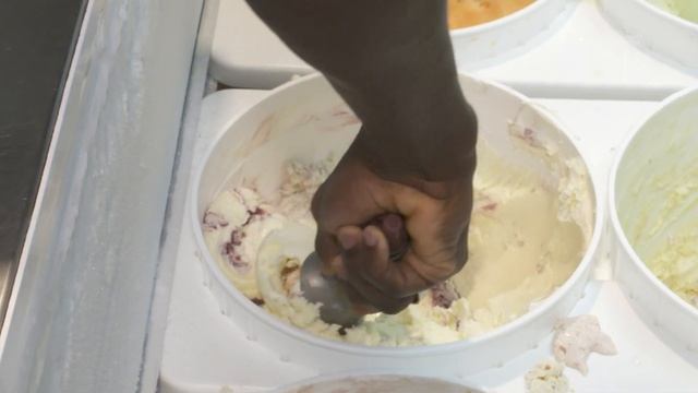 Diego Chara visits the Tillamook Creamery смотреть онлайн