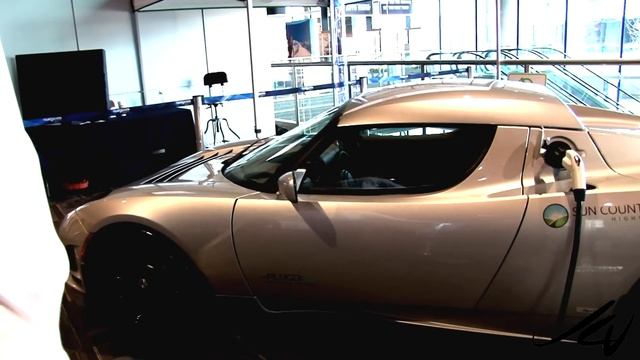 Electric Tesla Roadster - 0-60mph in 3.7 seconds - Vancouver International Auto Show 2013 - YouTube смотреть онлайн