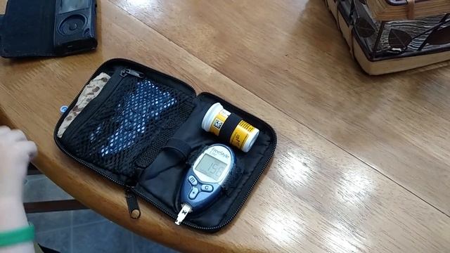 Jovee's Dexcom glucose monitor смотреть онлайн