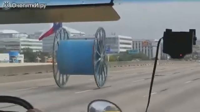 ОГРОМНАЯ КАТУШКА НА ДОРОГЕ смотреть онлайн