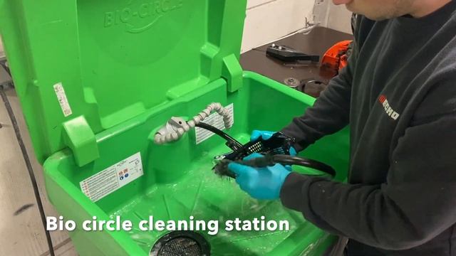 How to clean a chainsaw with a Bio-Circle cleaning station? смотреть онлайн
